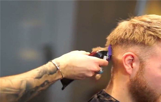 自己剪头发后面怎么剪 男士剪什么发型好看