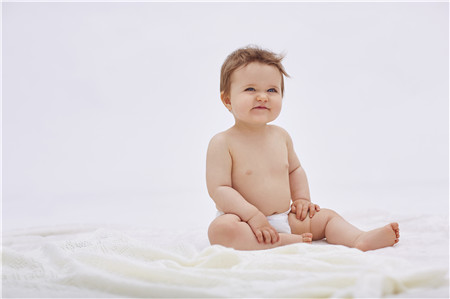 婴儿吐奶什么原因 宝宝为什么吐奶