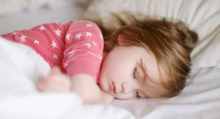 7个月婴儿睡眠时间表，七个月婴儿正常睡眠时间