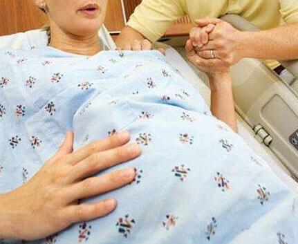 剖腹产易造成产妇死亡风险