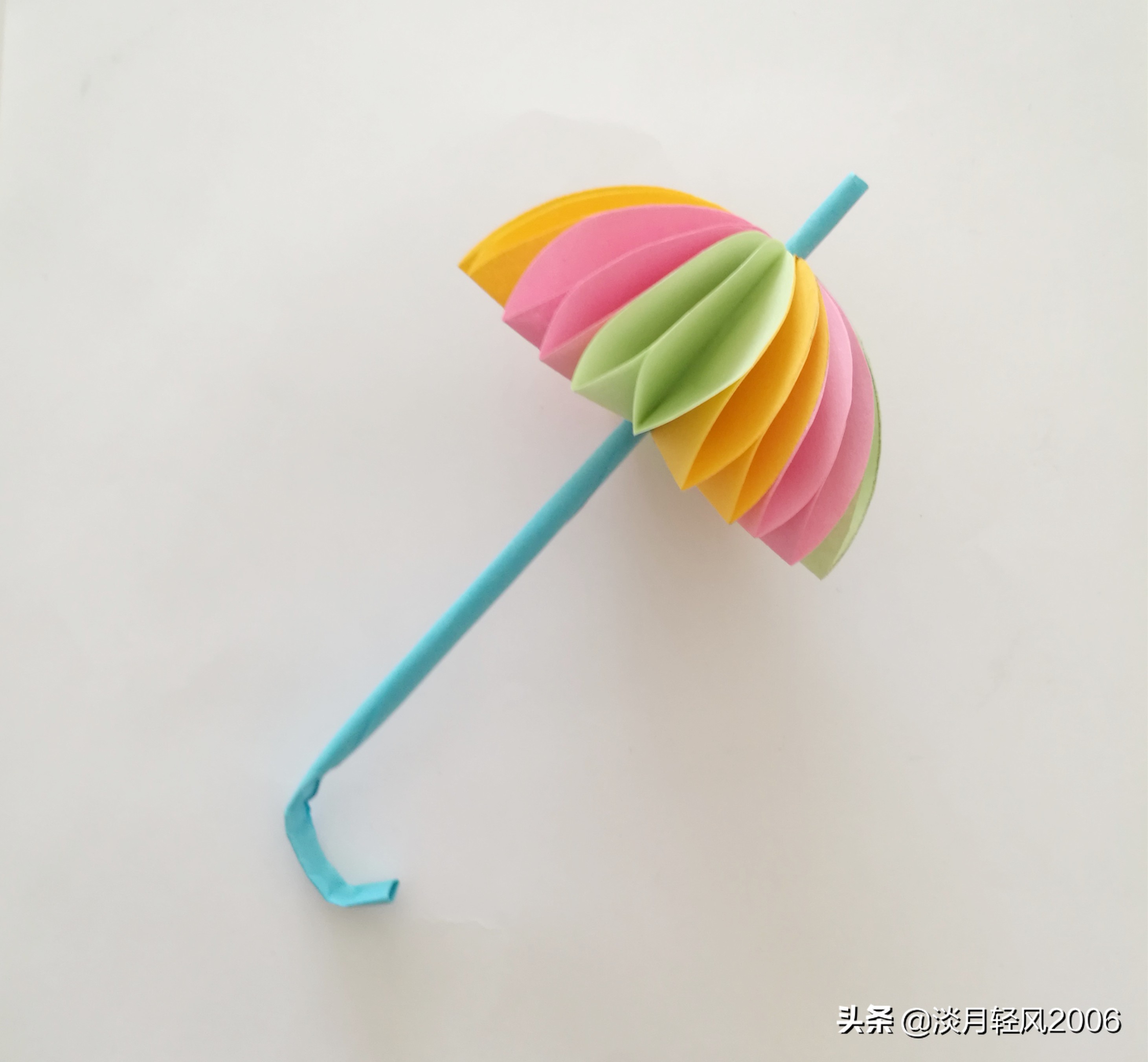 儿童手工小制作纸雨伞（简单雨伞折纸）