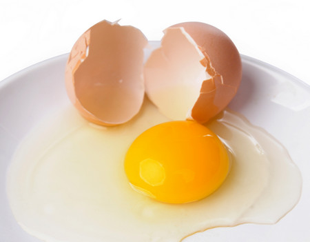 宝宝吃鸡蛋呕吐是什么原因，鸡蛋含有哪些营养成分